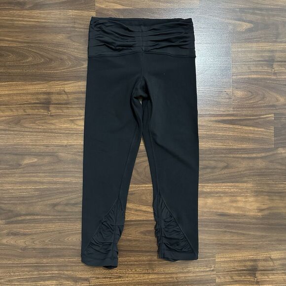 Lululemon Ruched Waist And Side Bottom Black Capri Leggings Size 4 Yoga Athletic - Picture 2 of 11